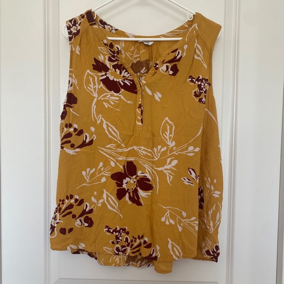 🛍️ GIFT IDEA! 🌼 GORGEOUS TANK BLOUSE 🌼 Yellow/Maroon Floral Print Flowy Top - Picture 1 of 10